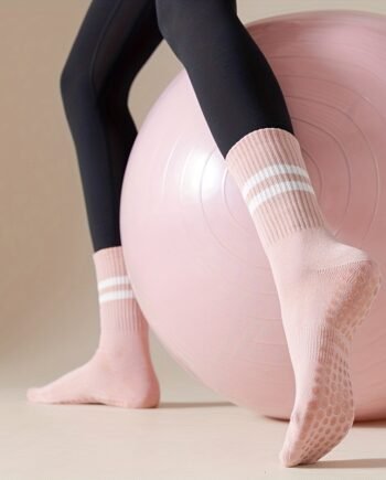 Women's Non-Slip Yoga Pilates Socks – Silicone Grip Athletic Socks (US 6–10 / EU 36–43)